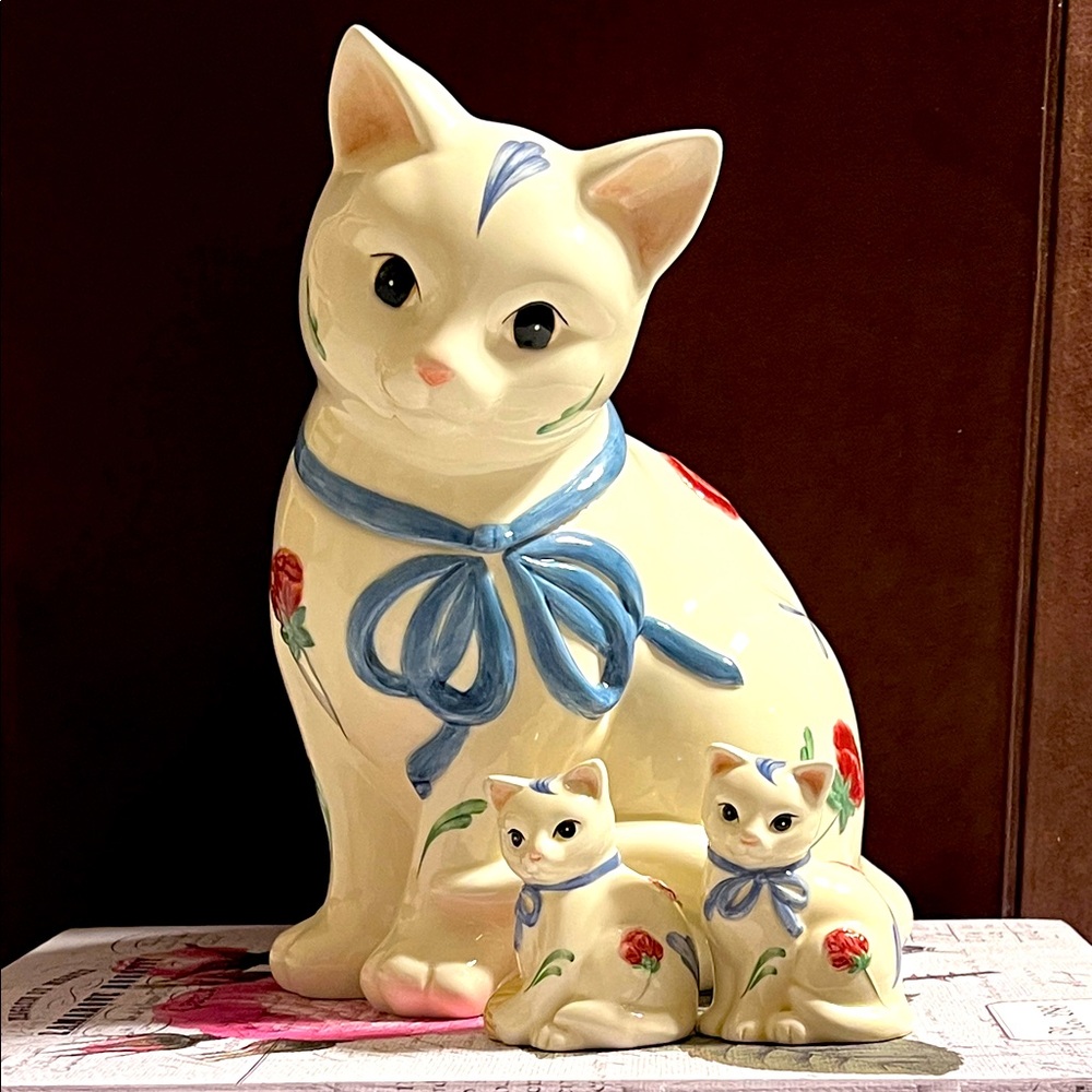 Lenox. Vintage Poppies on Blue Barnyard Collection Cat Cookie Jar with 2 Kittens